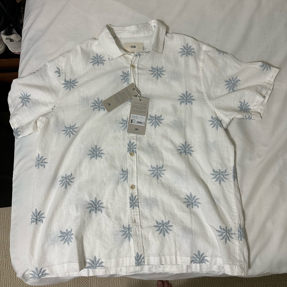 2 Folk Linen Shirts size L

Agave and striped.